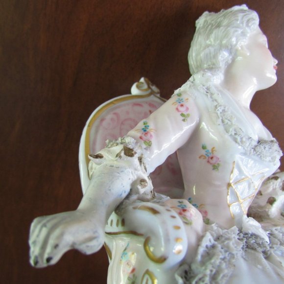 PLAUE PORCELAIN FIGURINE, SEATED LADY, GEORGIAN STYLE GOWN & CHAIR, GERMANY - Picture 16 of 16